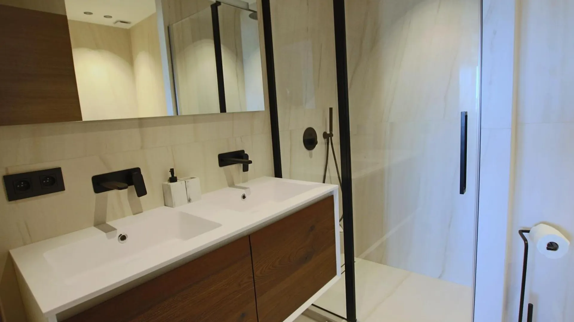 Completely Renovated Apartment On Bld Croisette, 3 Parental Bedrooms Cannes 0*,  France